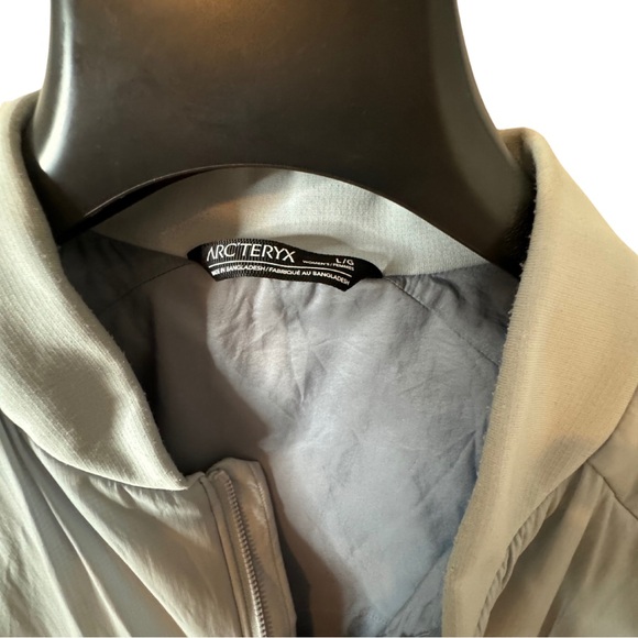 Women's Arc'teryx Atom Insulated Bomber Jacket - Picture 5 of 5